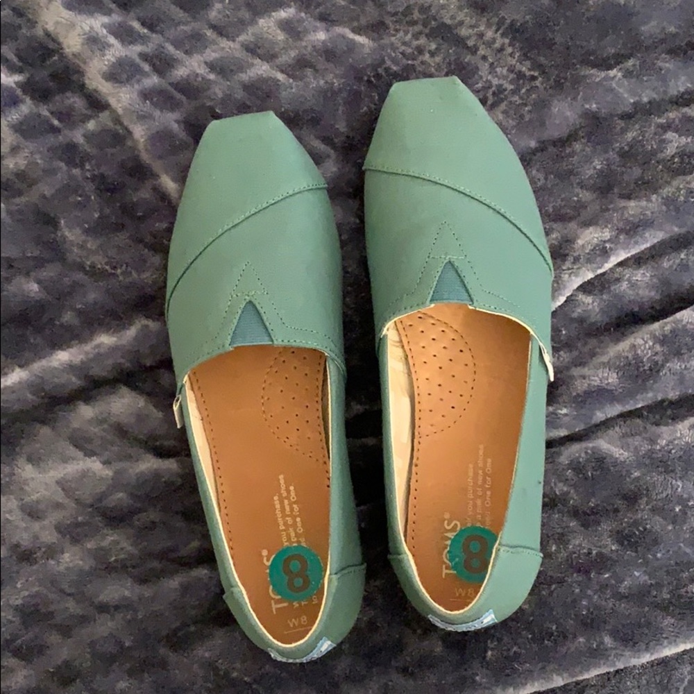 Teal green toms